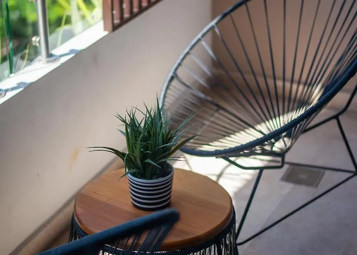 Menesse Hideaway - Elegant Bohemian Apartment *