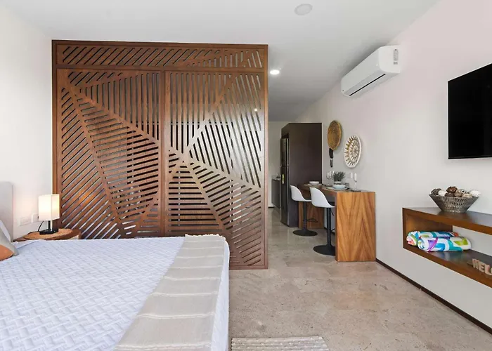 Menesse Hideaway - Elegant Bohemian Apartment
